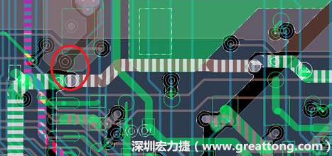 慢慢確認CAF發(fā)生的位置后，可以配合Gerber查看PCB的結(jié)構(gòu)是否有通孔太近或是線路太近的問題。